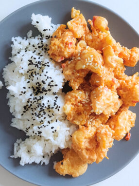 Złociste różyczki kalafiora w panko z sosem majonezowym